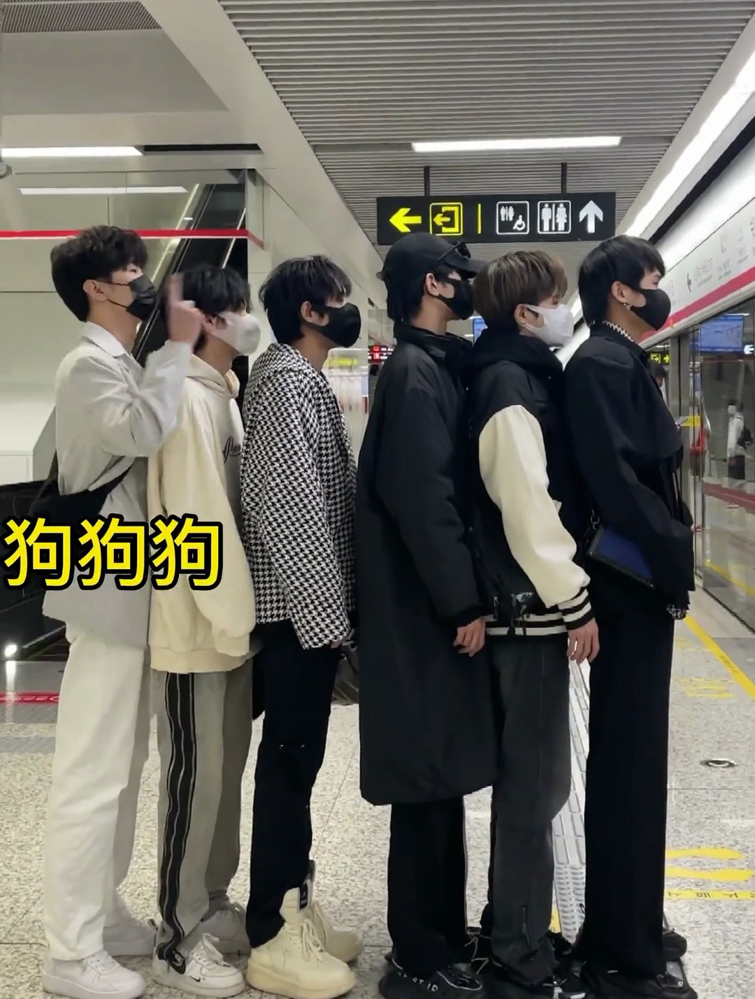 艾特你的憨憨朋友来贴贴