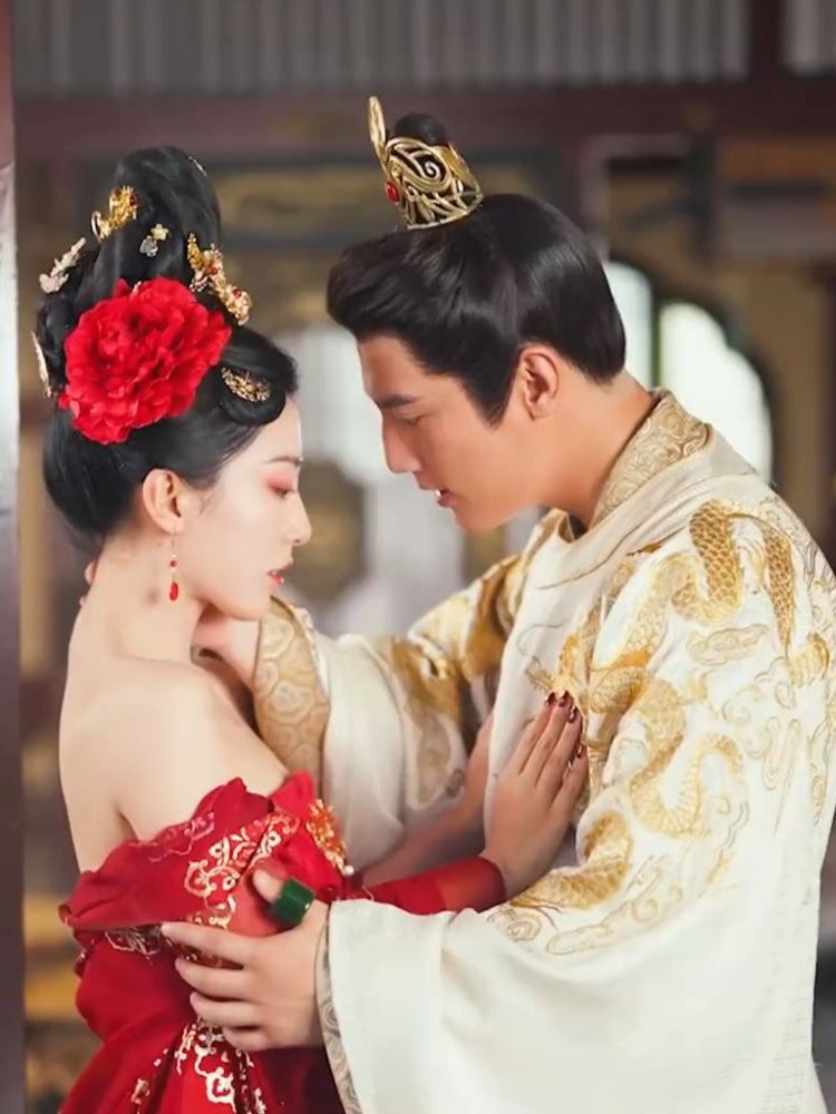 女人穿越到古代成弃妃,可她却在冷宫卖起了包子,还重获皇上恩宠