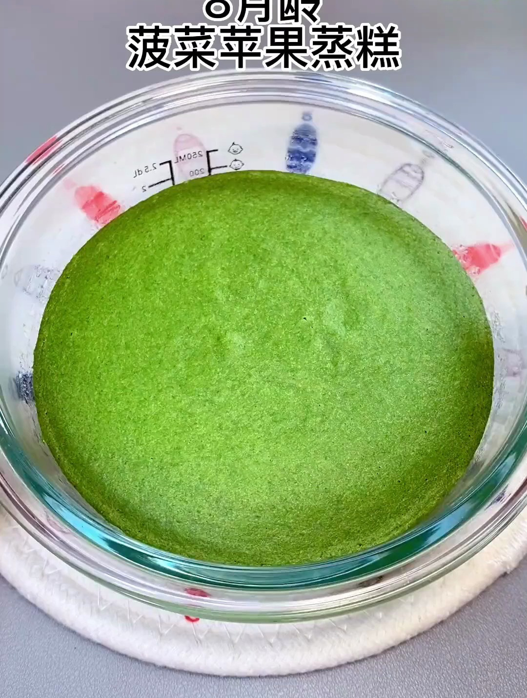 用苹果和菠菜就能做蒸糕了,简单搅一搅蒸一蒸