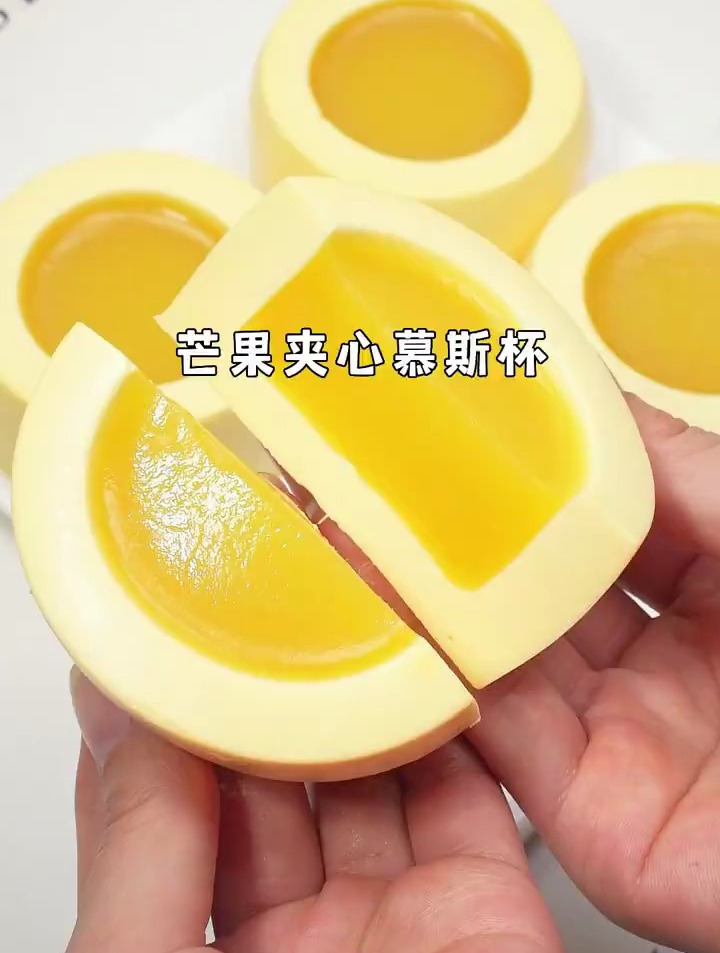 简单搅一搅,轻松搞定芒果夹心慕斯杯