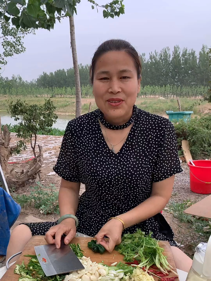 昨天谁点的辣椒毛豆炒小鱼做法赶紧来看做起来吧 太香了