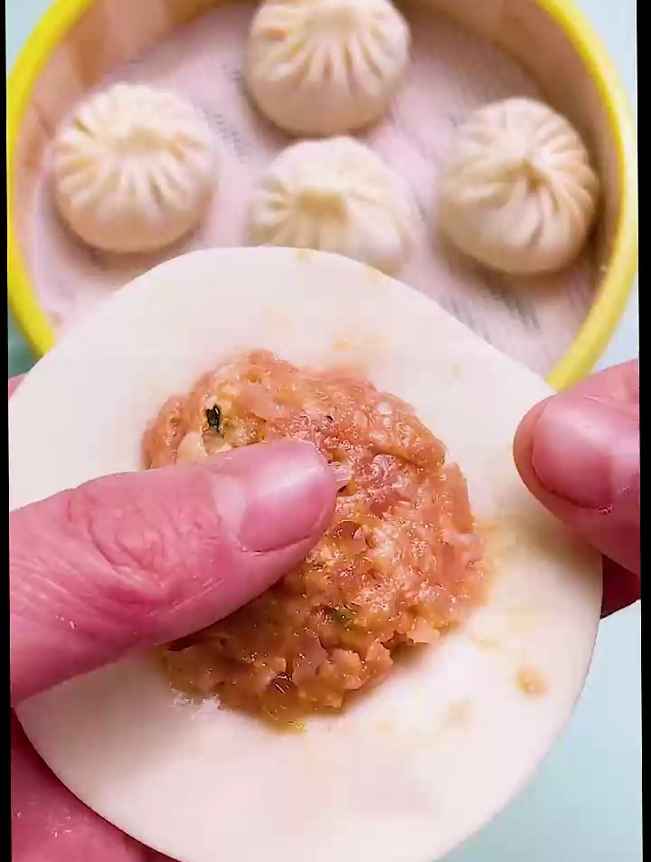 漂亮的灌汤小笼包!