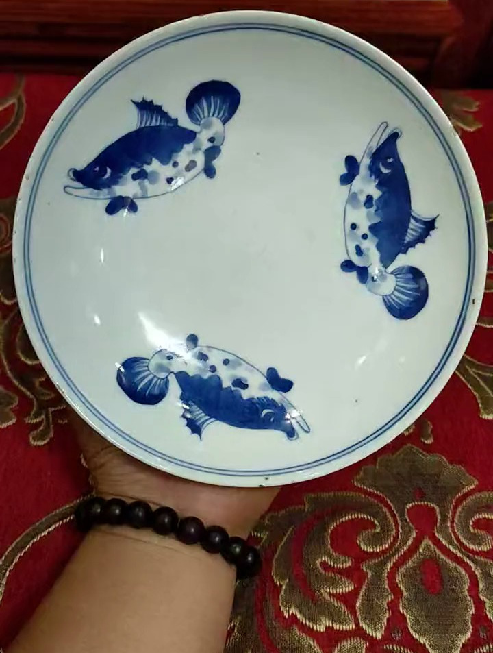 康熙青花鱼藻纹涡足盘
