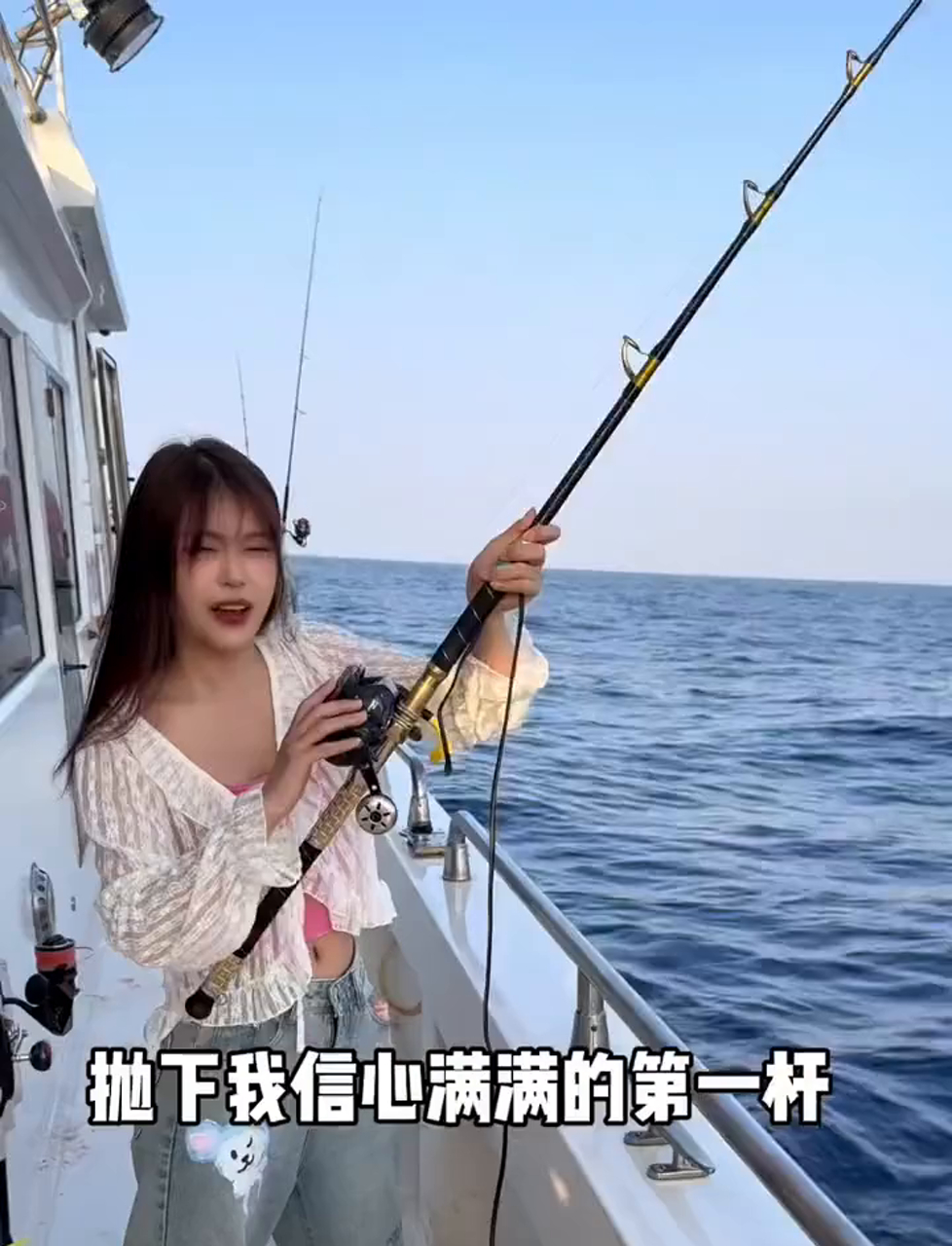 给爸妈海鲜店进货花一万块出海捕鱼30斤大金枪,家人们觉得这波回本了吗