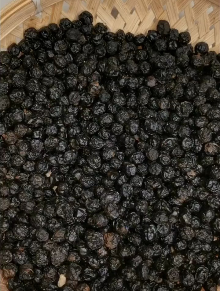 俄罗斯黑果也叫天鹅绒果,家里有小糖人的可以试试,每天干嚼几颗