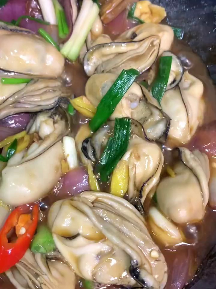 潮汕家庭晚餐,姜葱炒生蚝巨鲜巨香