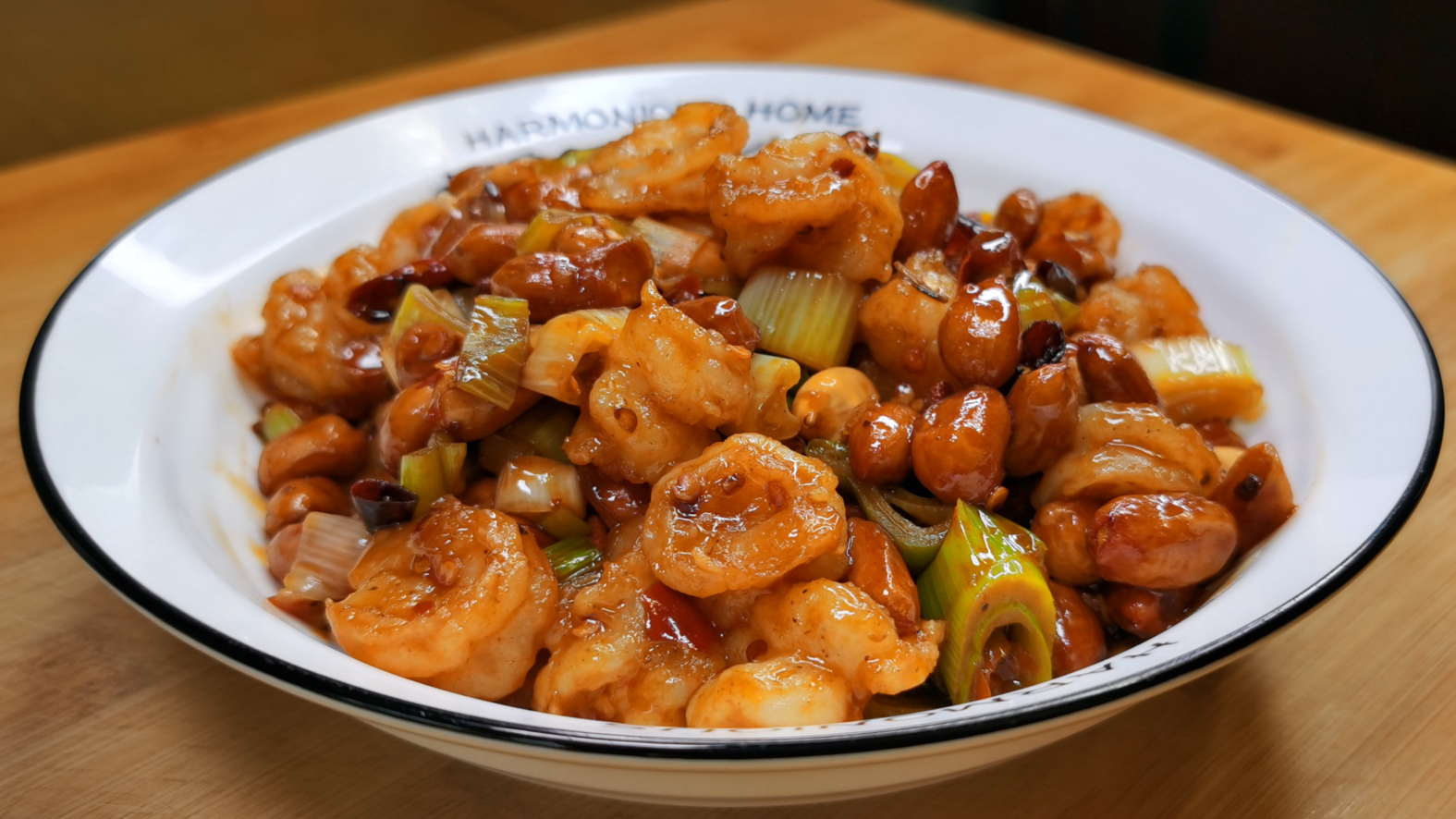 虾仁这样做家人最喜欢了，口感Q弹，酸甜微辣，配上米饭太香了