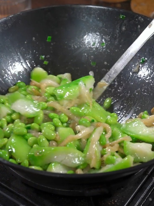 清脆可口的丝瓜炒榨菜