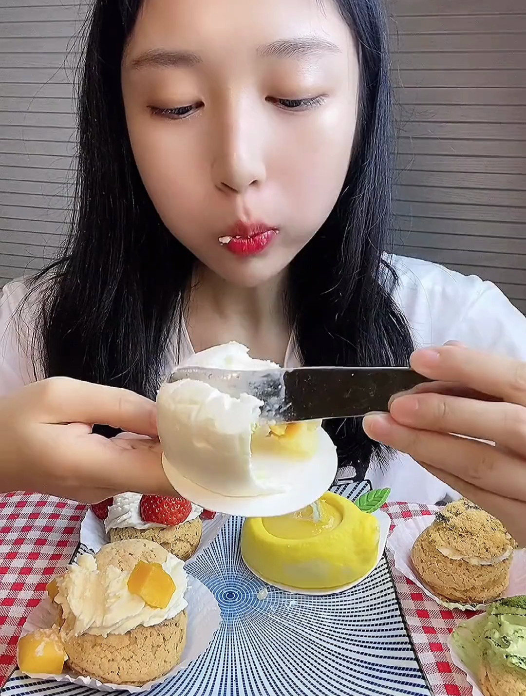 先从椰子蛋糕开始,今天的甜品太好了!