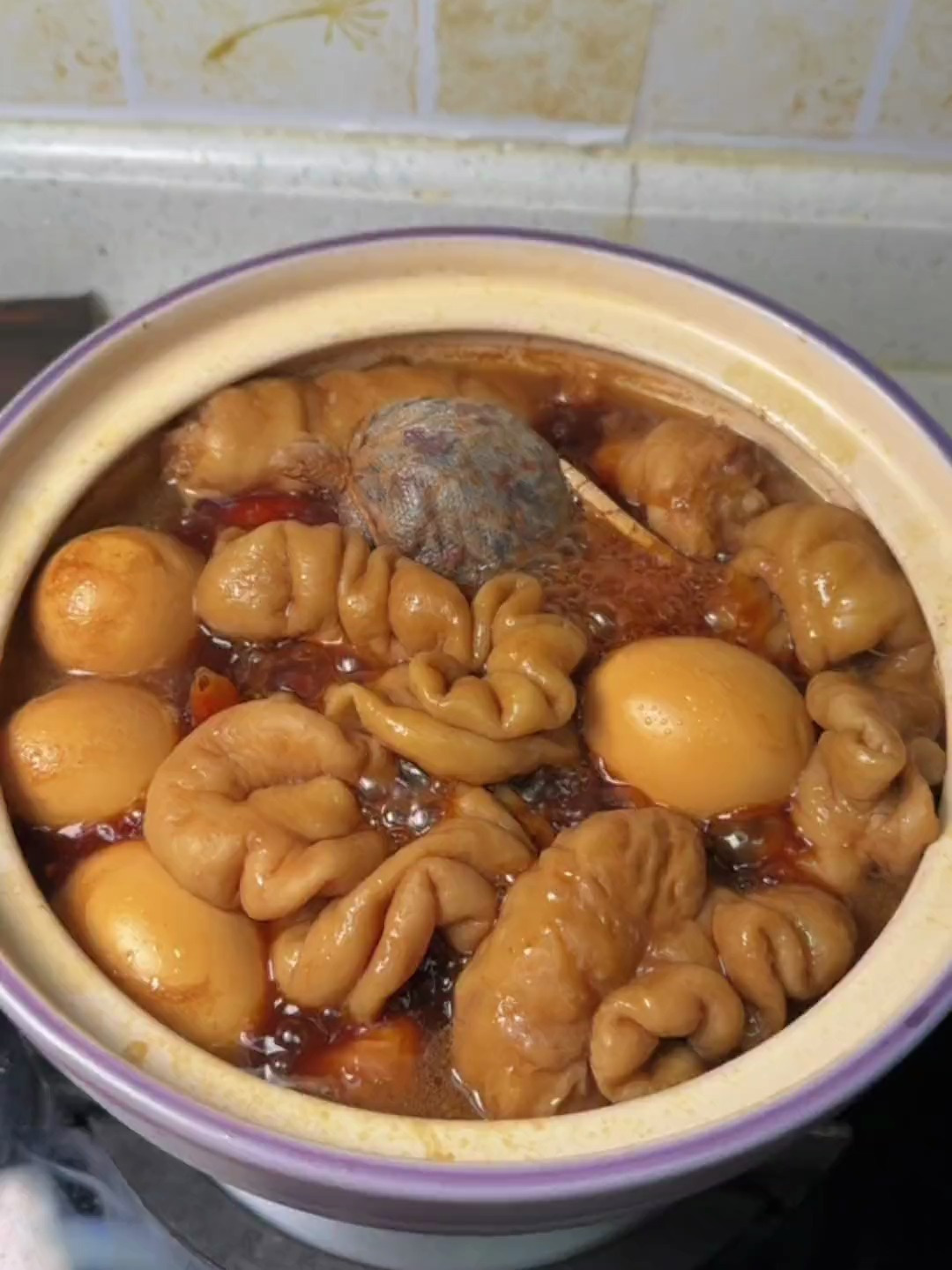 闽南特色卤大肠.卤鸡蛋的做法,原来是有技巧的,越吃越想吃