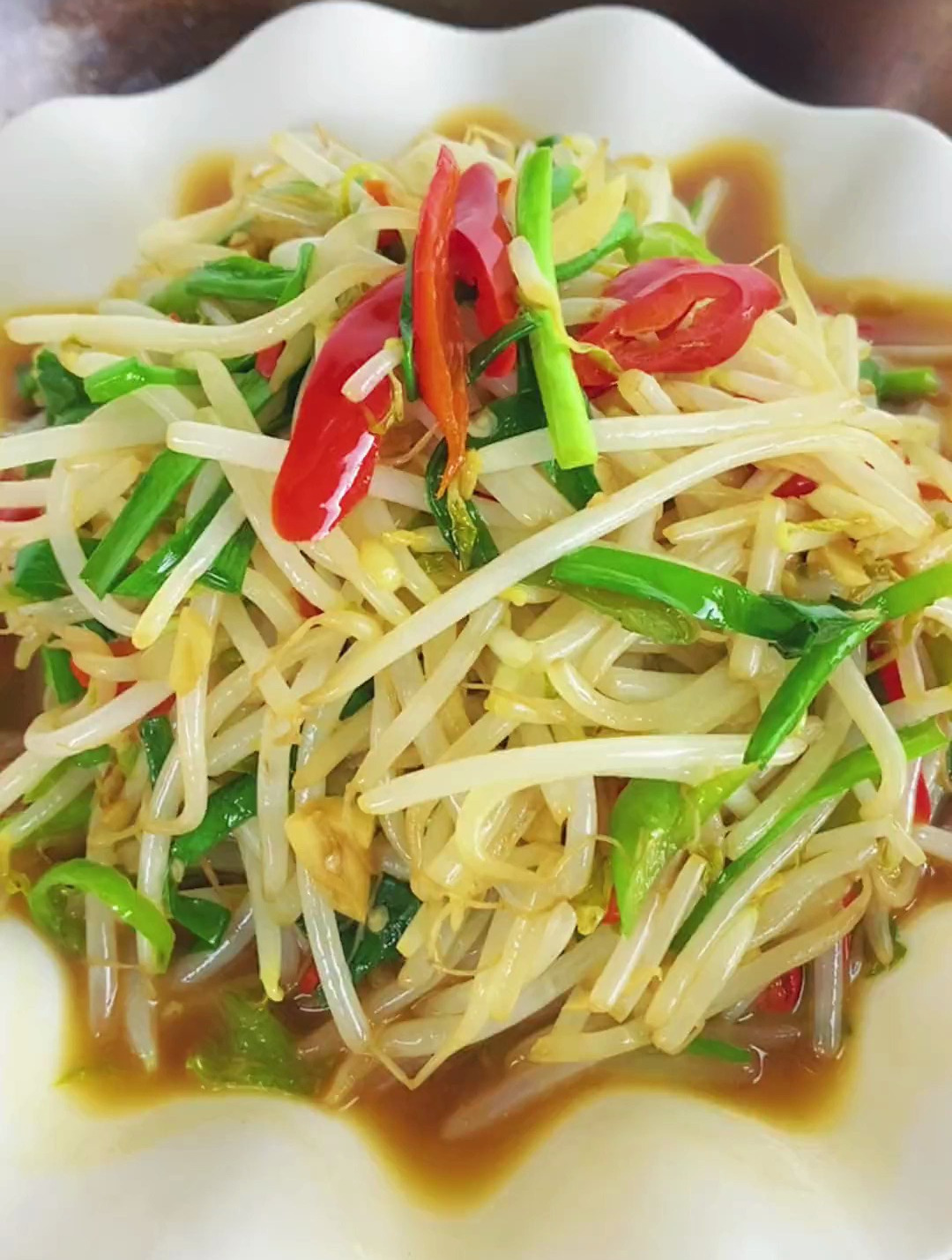 分享一个爆炒绿豆芽,可以放一点韭菜进去,不仅好看还好吃