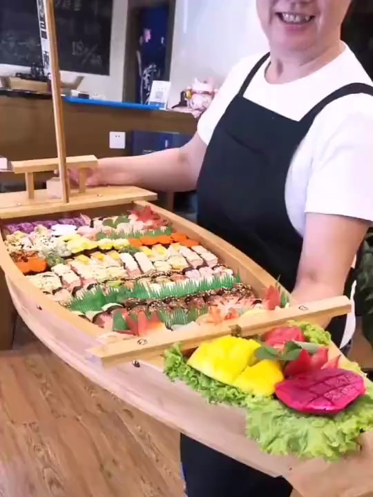 藏在工大附近的巨型寿司船,这也太酷了吧!
