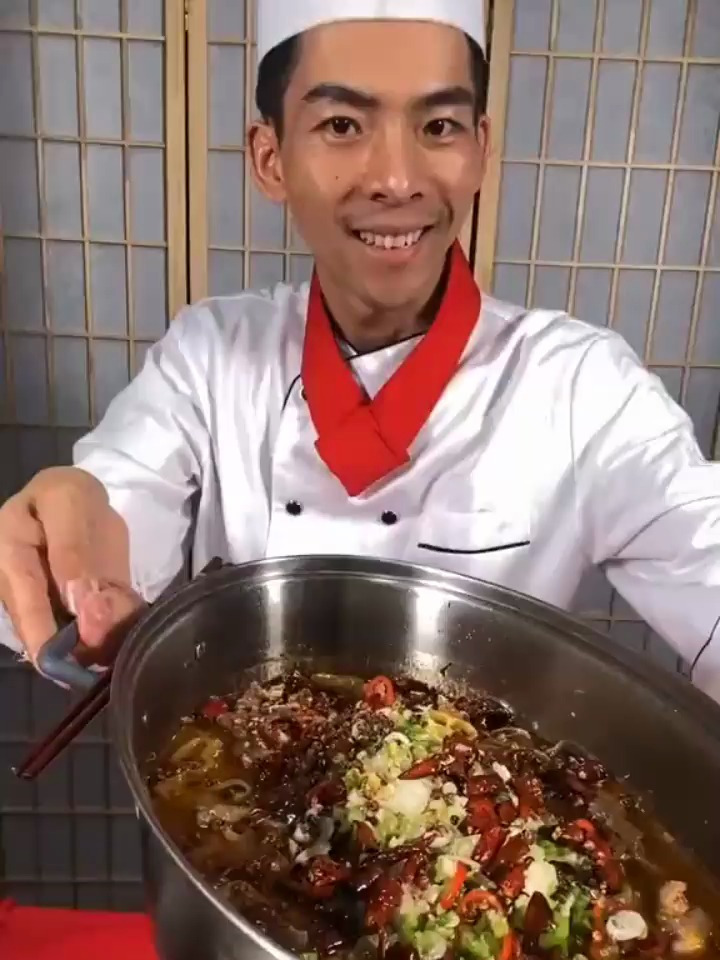 水煮牛肉这样做,一家人吃不够