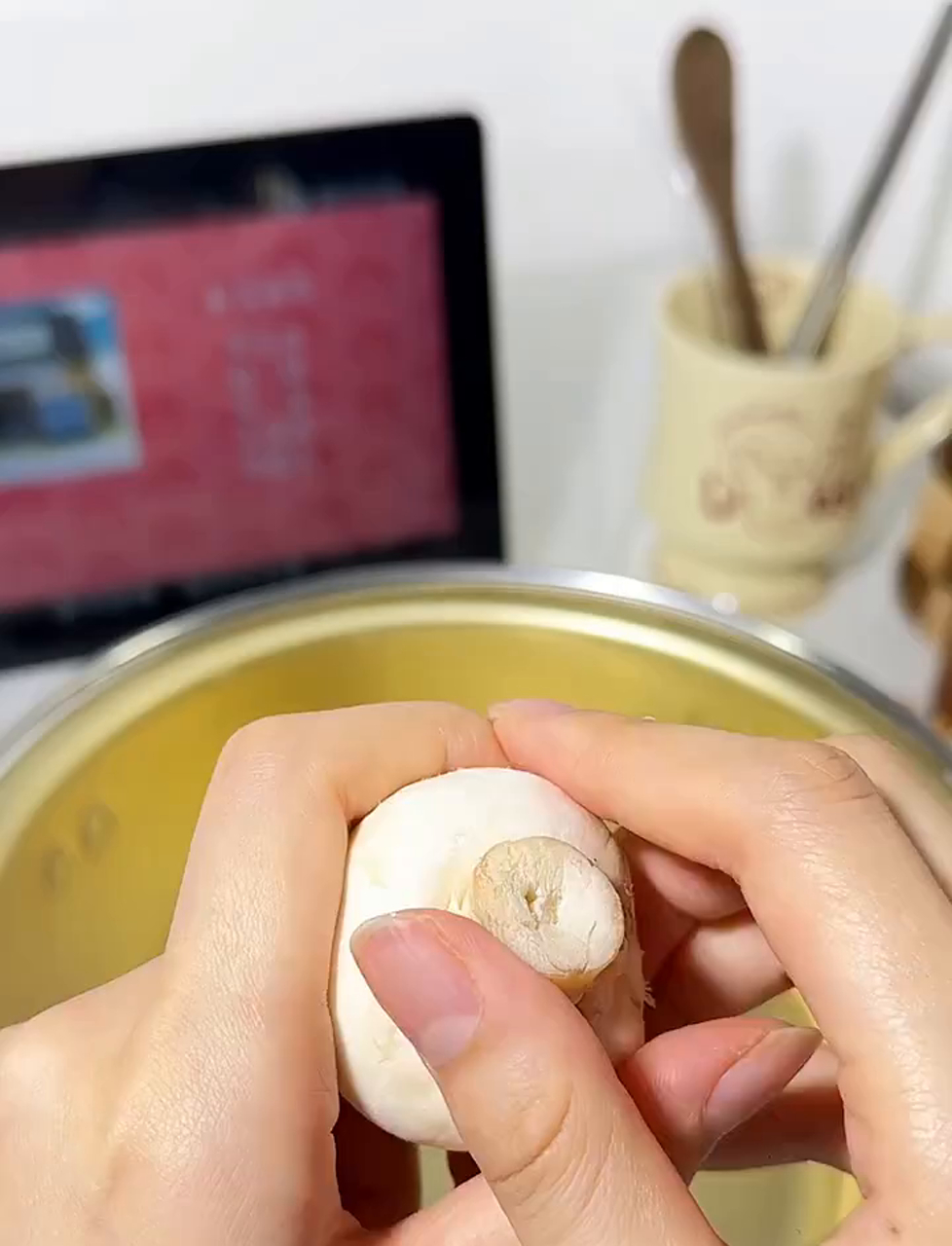 这口蘑虾滑,鲜得眉毛都要掉了!