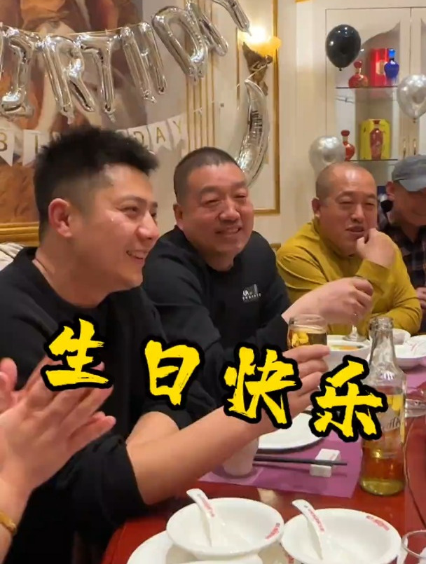 一桌饭菜把生日过,团团圆圆真快乐!