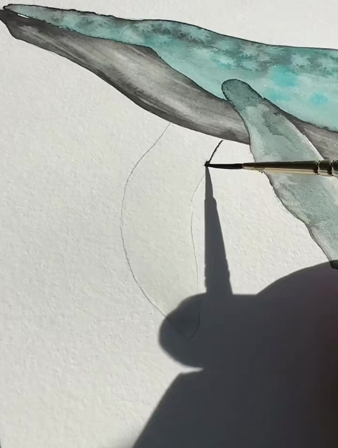 “ 艺术家Zarin具有特色的珠光水彩画,细腻笔触使得鱼栩栩如生”