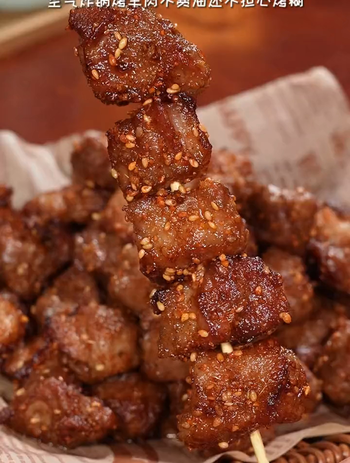 喜欢吃羊肉的一定要试试这个孜然羊肉,做法简单,比外面的还好吃