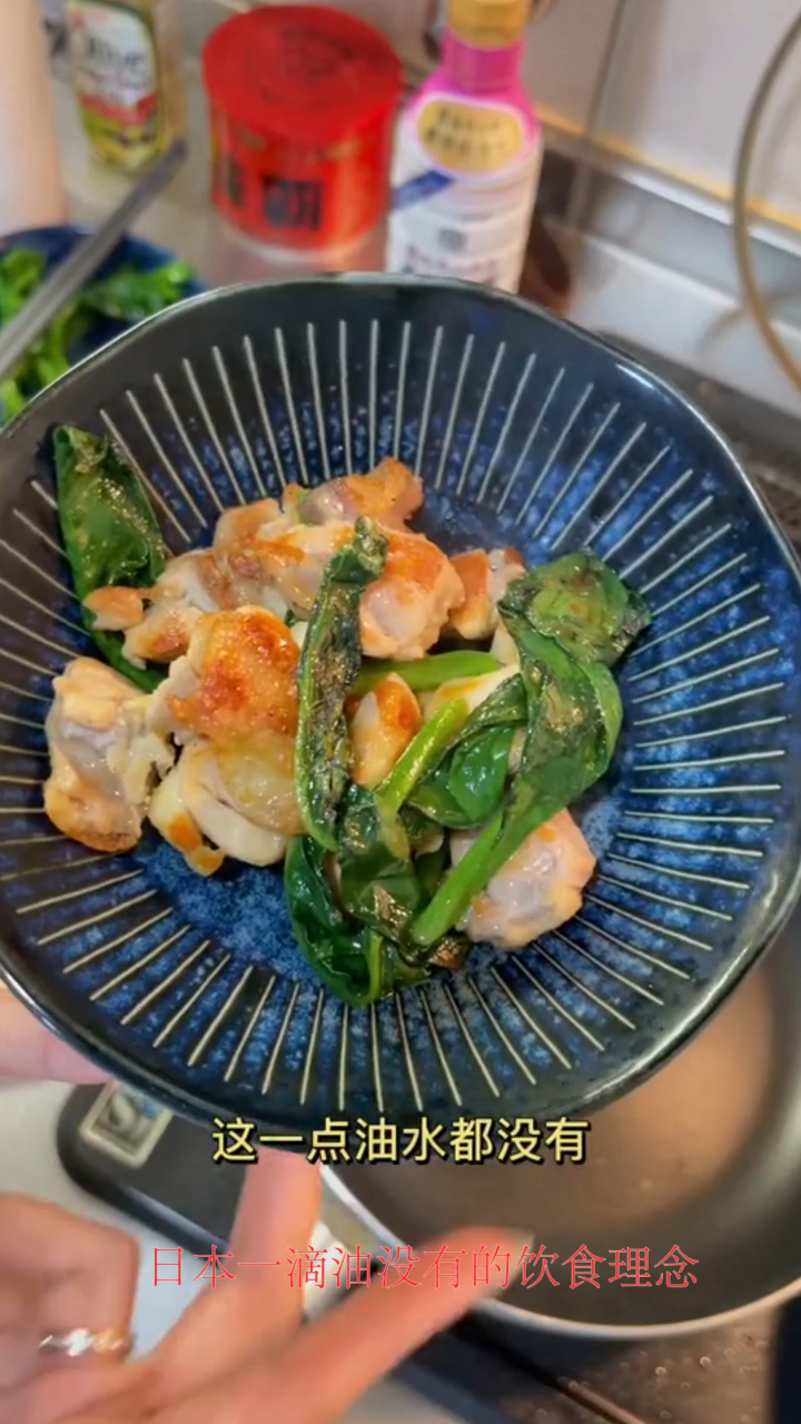 日本人炒菜一滴油都不放?这能好吃吗