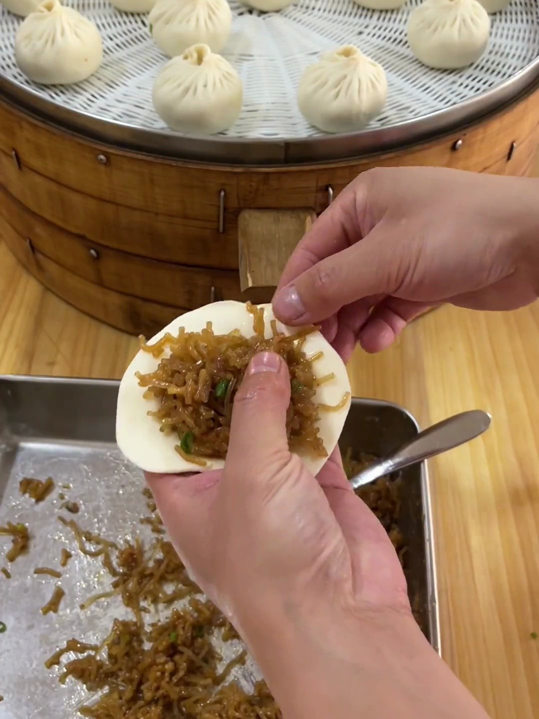 包子这样做 香辣粉丝包