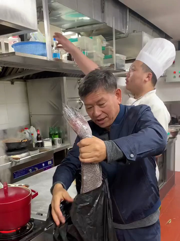 抱腌野生米鱼放一点秘密武器吃了鲜到舌头舔鼻头为止