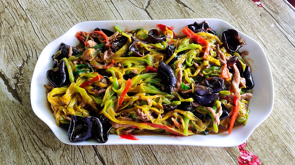 黄花菜真是宝,补气补脑,试试这样做,简单美味,老人孩子都爱吃