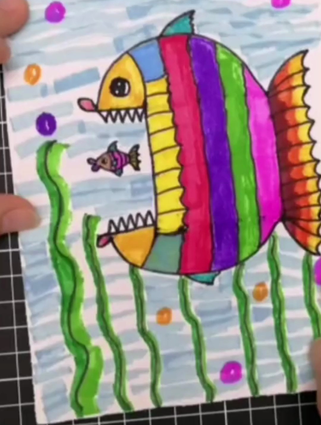 神奇的折纸画～大鱼吃小鱼,超级简单好学一起画起来吧!