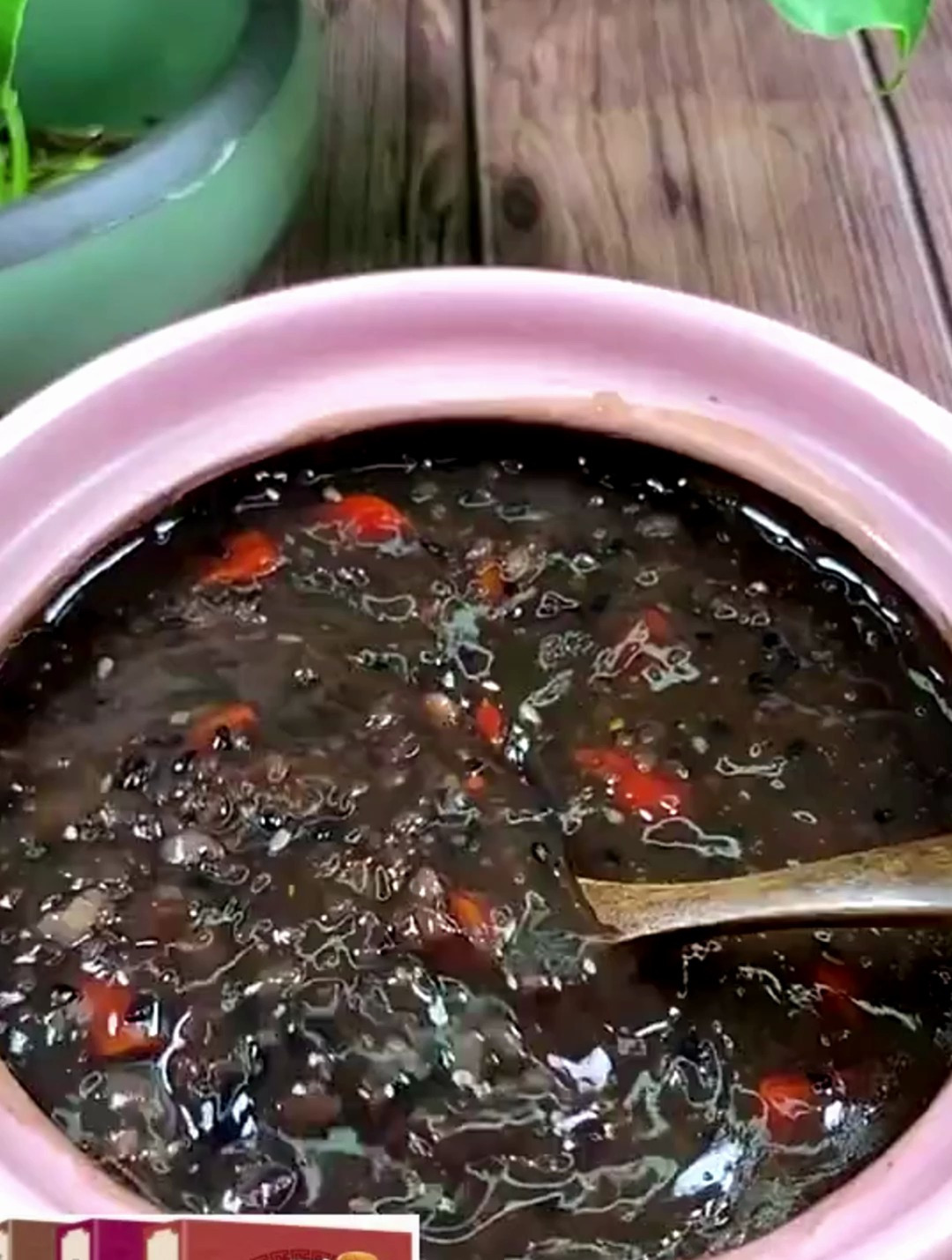 掉头发厉害,给自己煮一碗三黑小米粥,不错哦!香香的很好吃