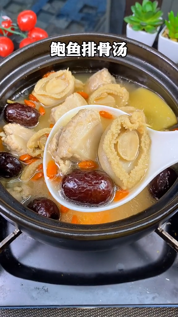 孩子正长身体,每周给孩子煲汤,今天煲鲍鱼排骨汤,超好喝的