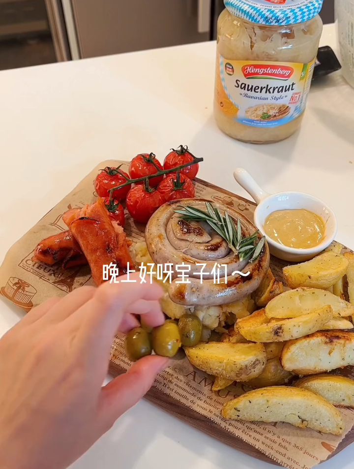 德式小拼盘,卷卷肠,酸菜土豆泥
