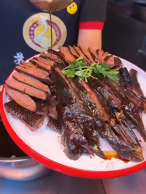 潮汕1200元一条的老鹅头,果然贵有贵的道理……