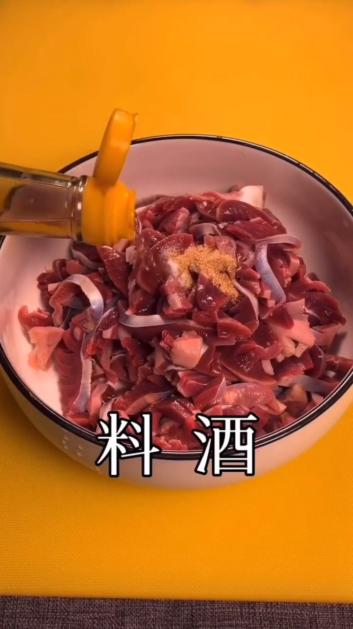 泡椒鸭胗这样做,酸辣脆爽一盘不够吃!