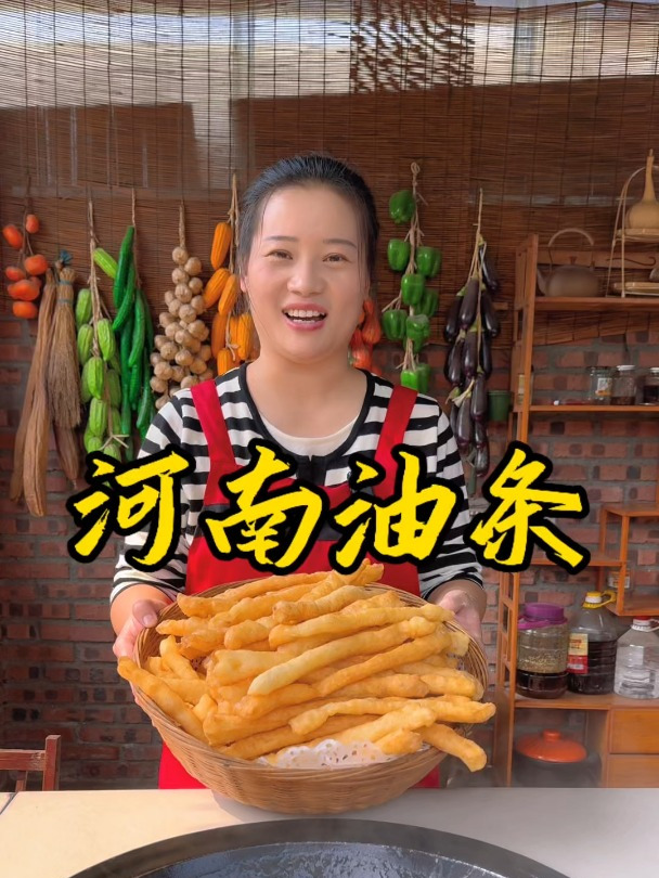 朵朵今天炸河南特色美食手工炸油条金黄酥脆又好吃