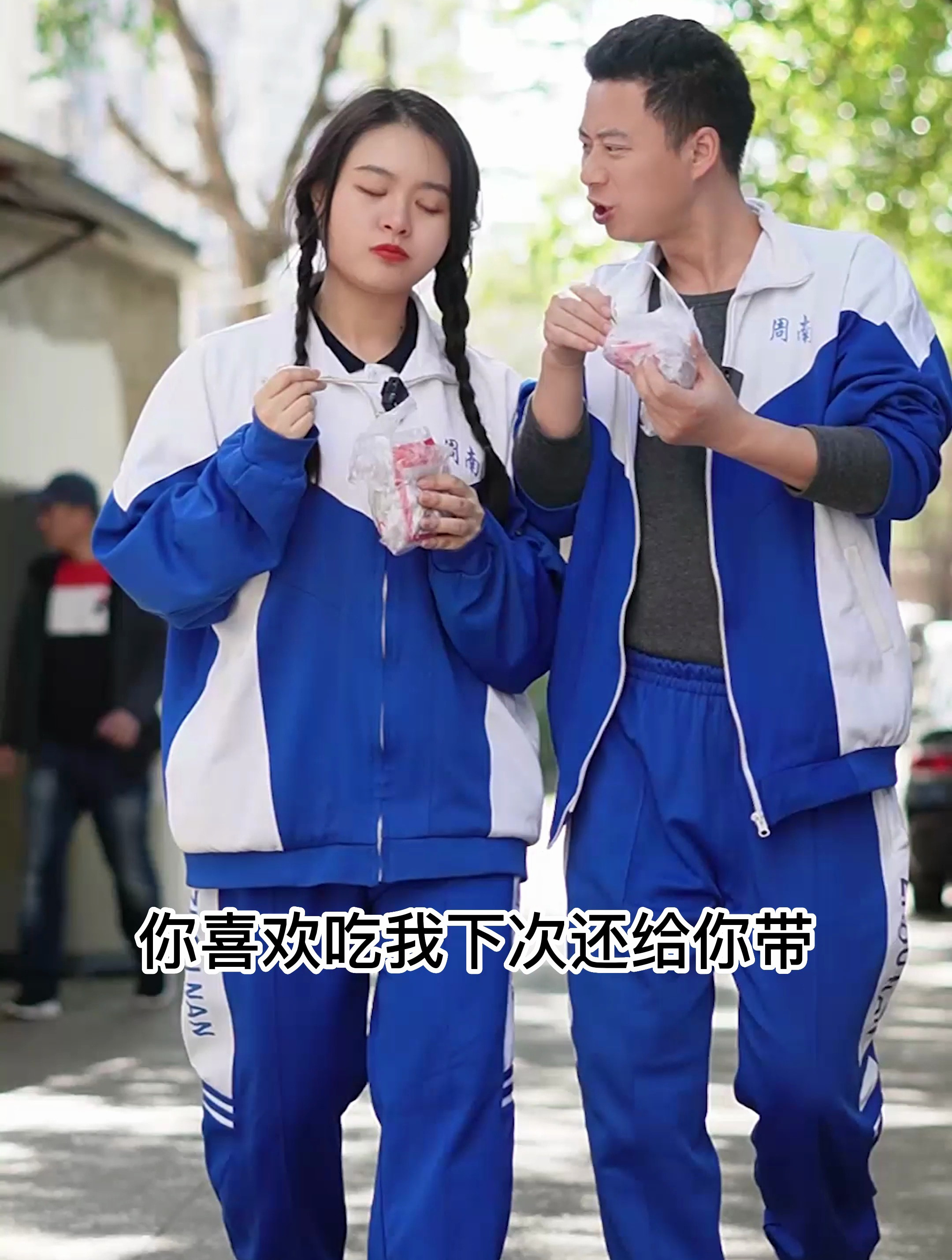 小时候五块钱一袋的炸鸡柳让人快乐,现在能炸鸡自由就更开心了