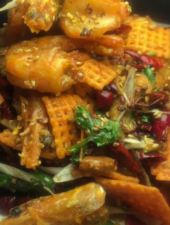 锅巴香辣虾~好吃又简单