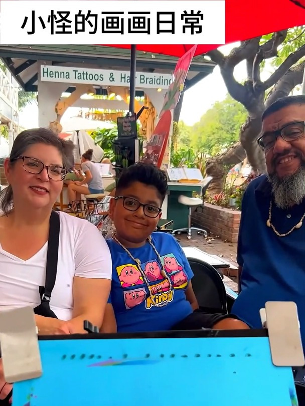 艺术绘画:美术生手绘一家三口自画像