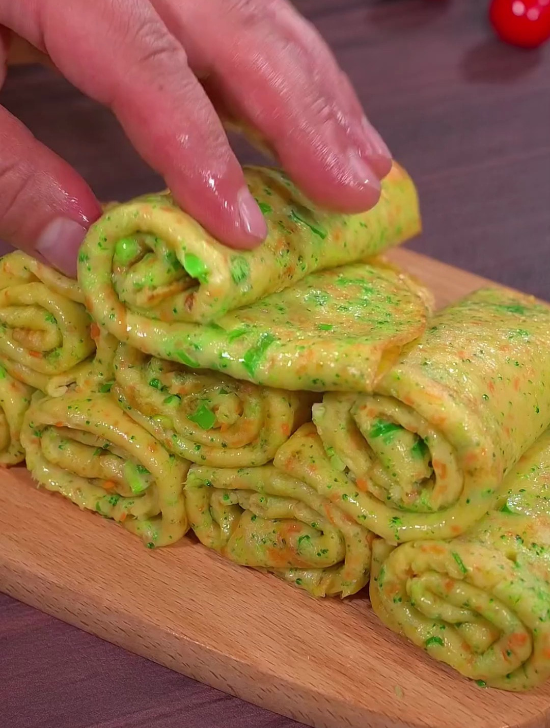 孩子早餐不知道吃什么,那你就做这个蔬菜鸡蛋饼,简单又好吃