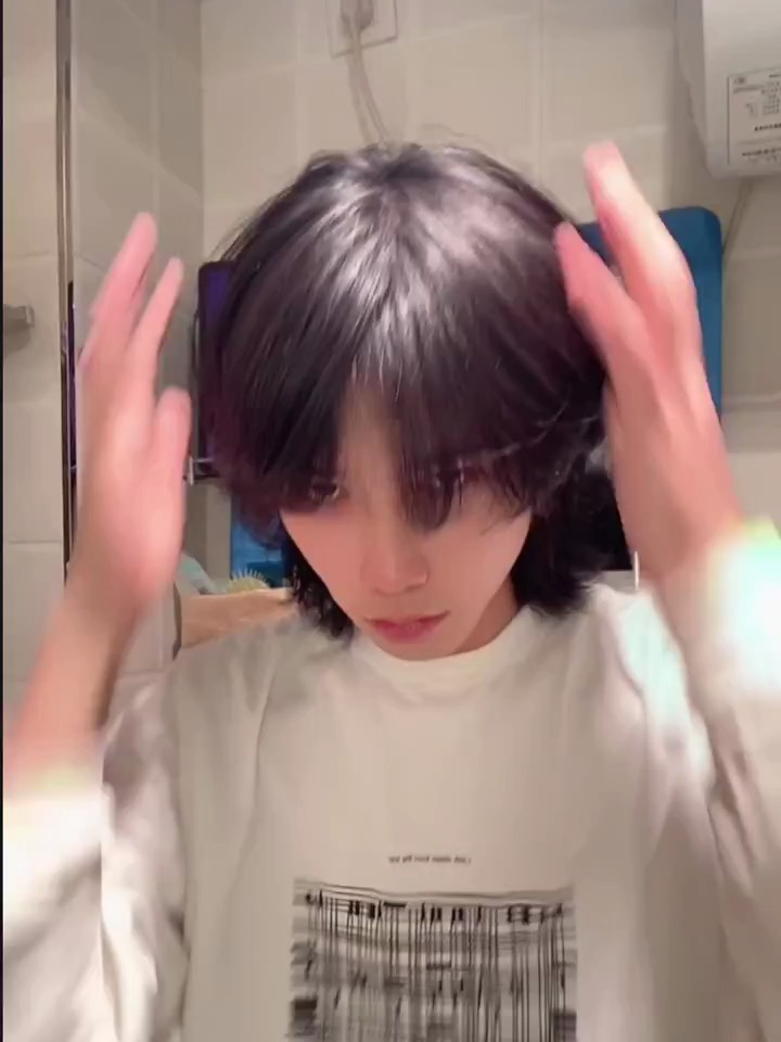自己在家就能做的微分狼尾发型,适合学生党