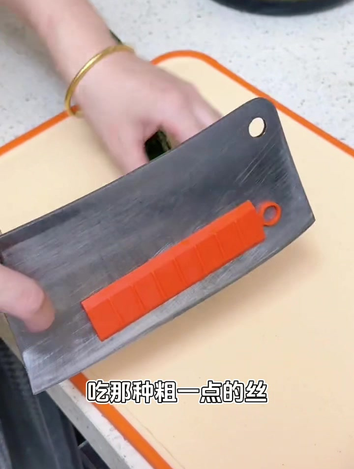 我愿称之为“人类智慧的结晶”,小小的一个解决切菜的烦恼!