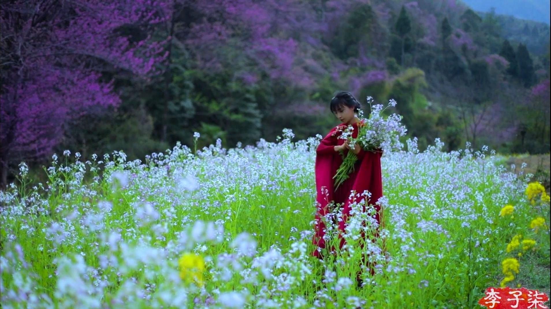 [图]《相思妹妹》经典老歌甜美好听,让人心儿陶醉了,美女葫芦丝演奏