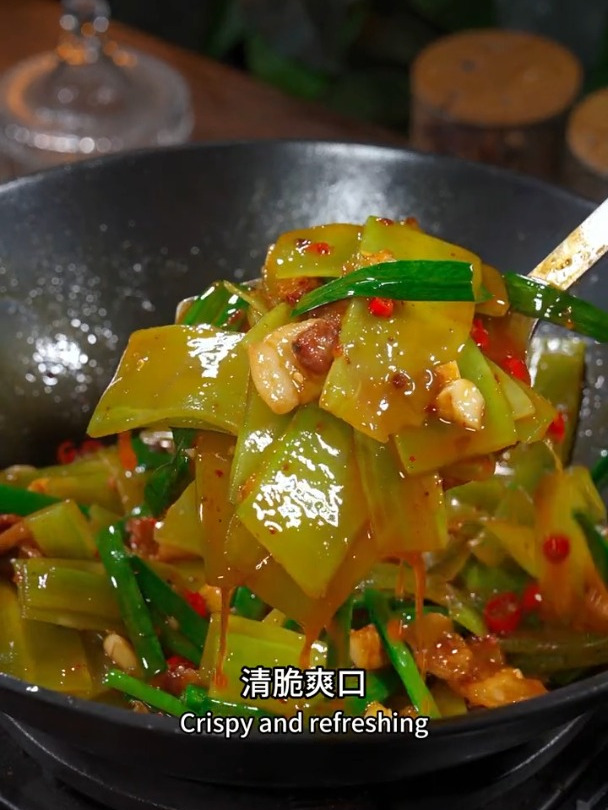 爽脆可口的干锅莴笋