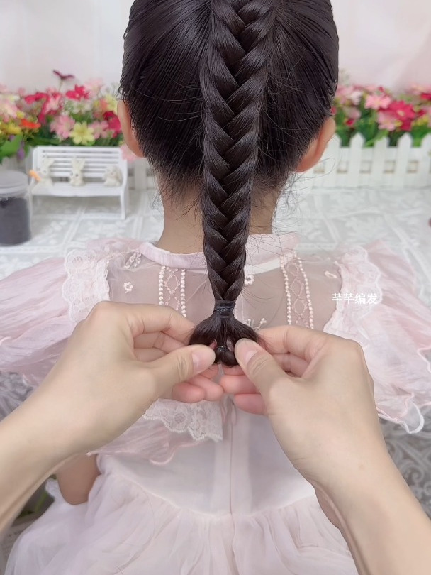 百搭鱼骨马尾辫,大人小孩都适合,简单易学