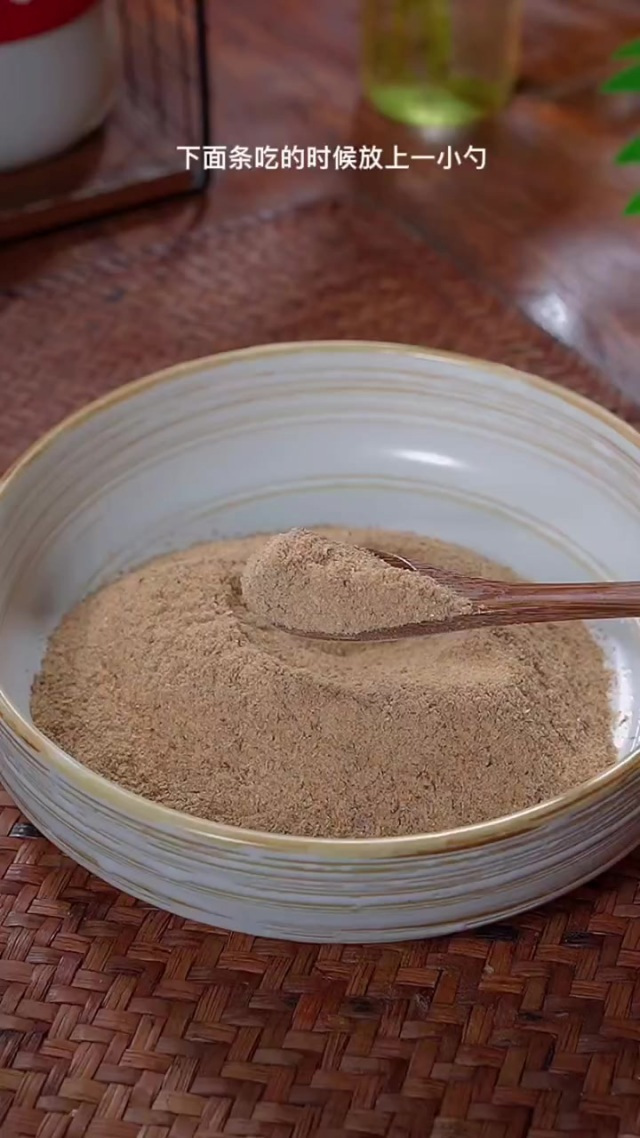 我是今天才知道,把干香菇和紫菜放到锅里炒一炒,出锅瞬间就变成一种天然无添加的厨房必备品
