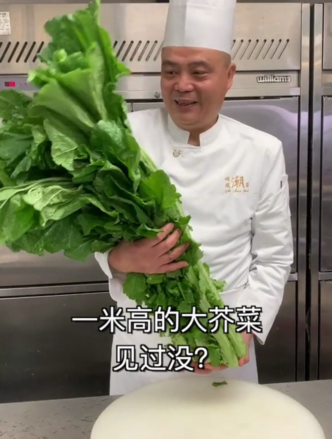 一米高的大芥菜见过没?这就是茂名前排大芥菜