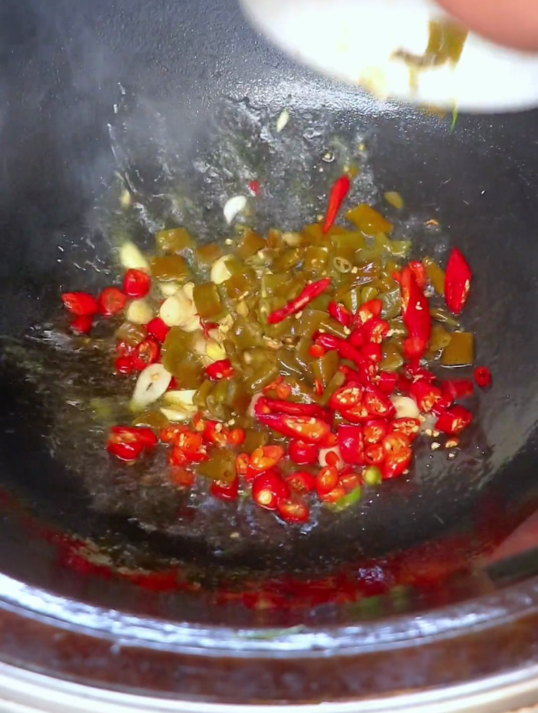 酸辣椒炒鸡杂,酸辣开胃超级好吃下饭