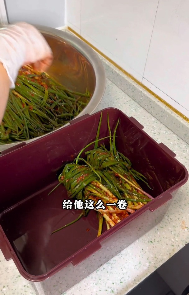 巨巨巨好吃的小葱泡菜做法来啦!和烤肉米饭都是绝配!