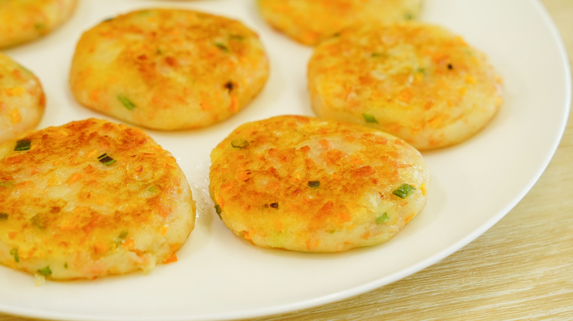 土豆饼新做法,口感香脆粉糯,土豆这样做全家都爱吃