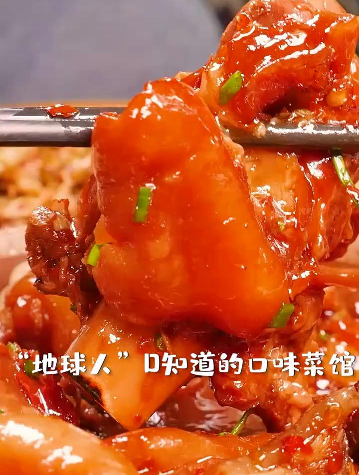 藏在“火星”的口味菜馆,来晚了只能在路边吃