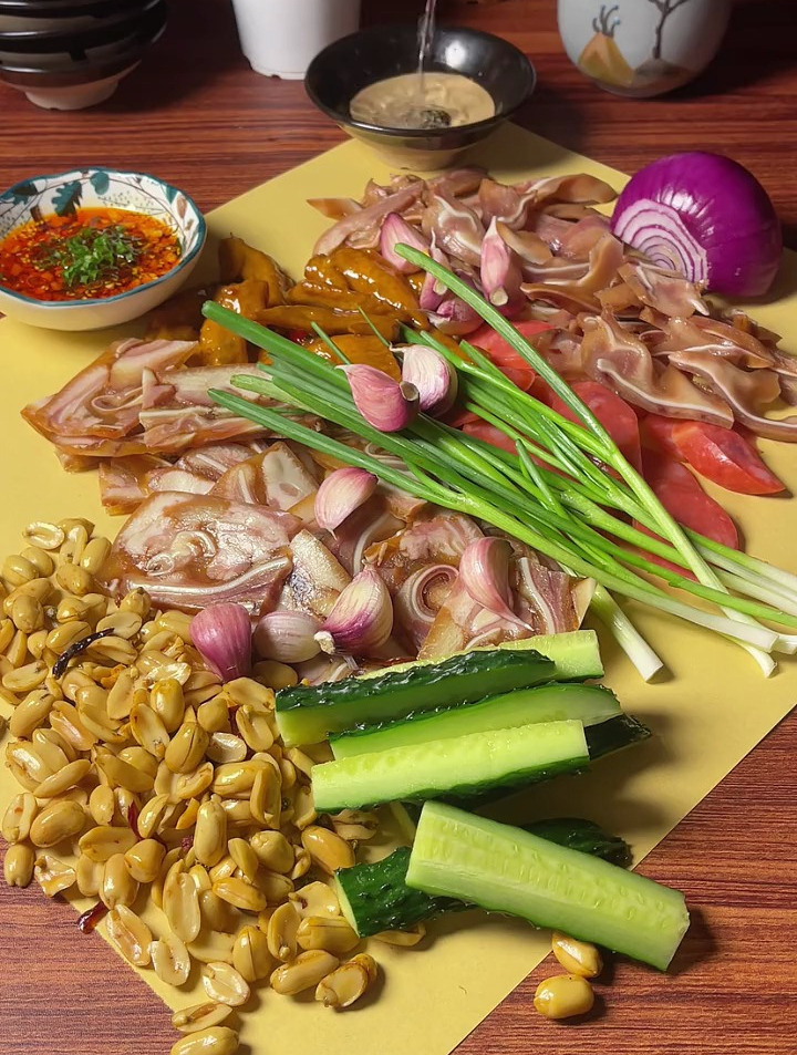 吃饭了!这样的下酒菜拼盘你喜欢吗?一个人也要好好吃饭