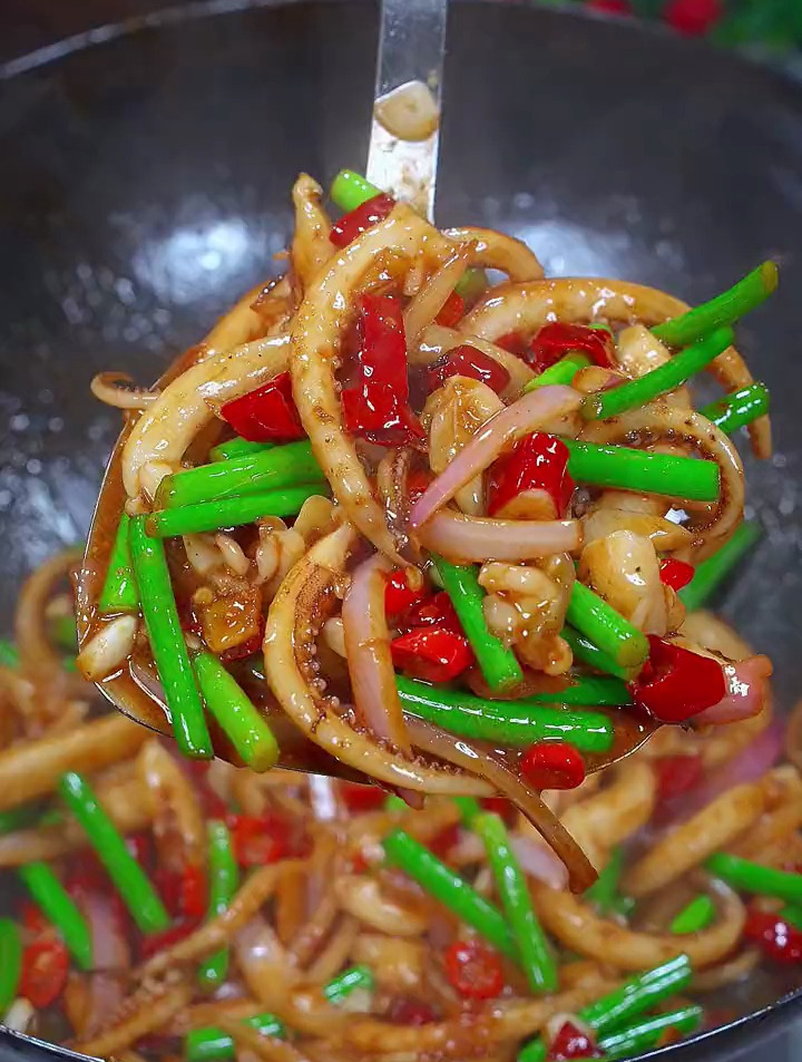 火辣辣的爆炒鱿鱼须