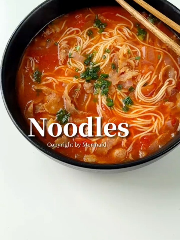 自制番茄肥牛汤面,汤汁浓郁,酸甜开胃～面条这样做贼好吃